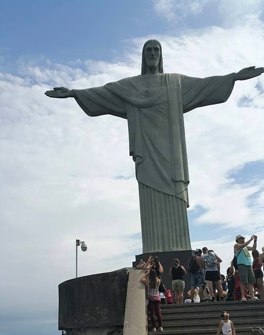 Rio de Janeiro'da Corgovado Dağı Zirvesinde Bulunan İsa Heykeli