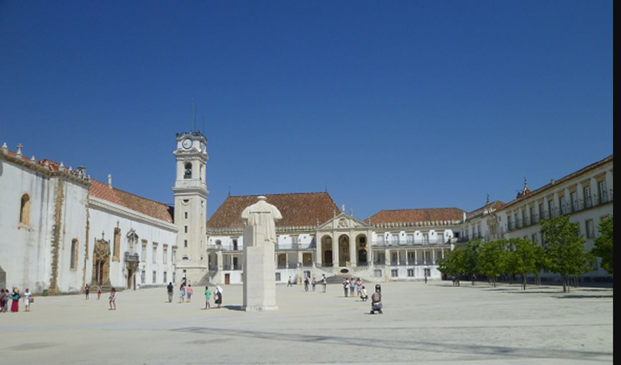 U Şeklinde Yapılandırılmış Coimbra Üniversitesi Ana Binası