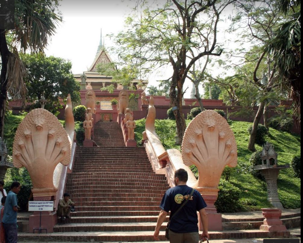 Phnom Penh, Wat Phnom Tapınağı