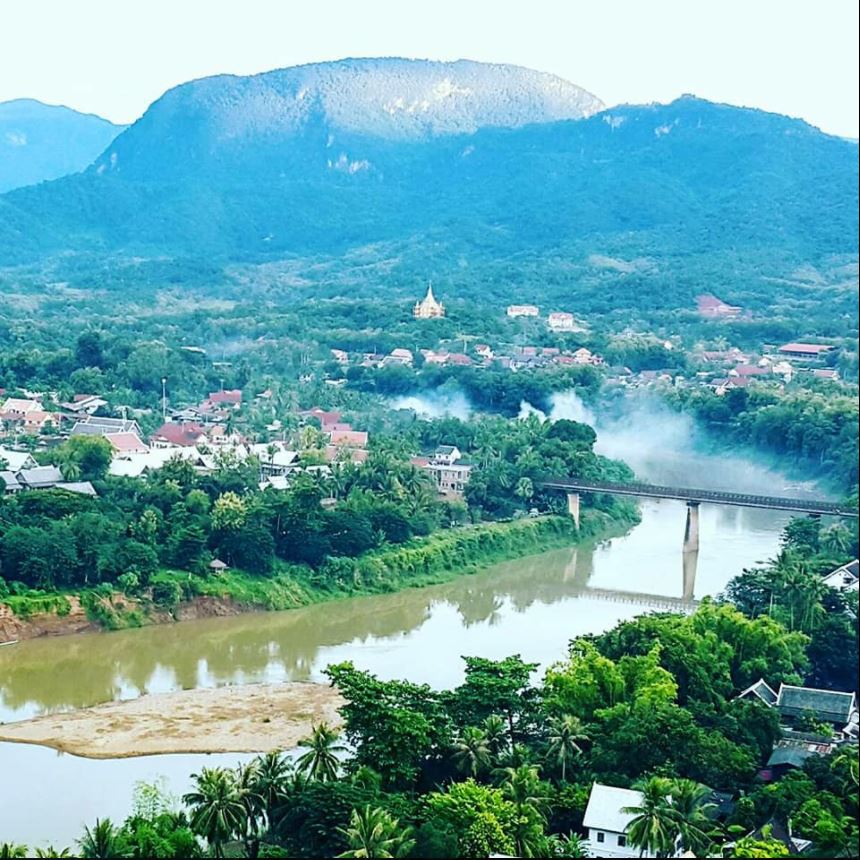 Luang Prabang'ı Çevreleyen Dağllar ve Nam Khan Nehri