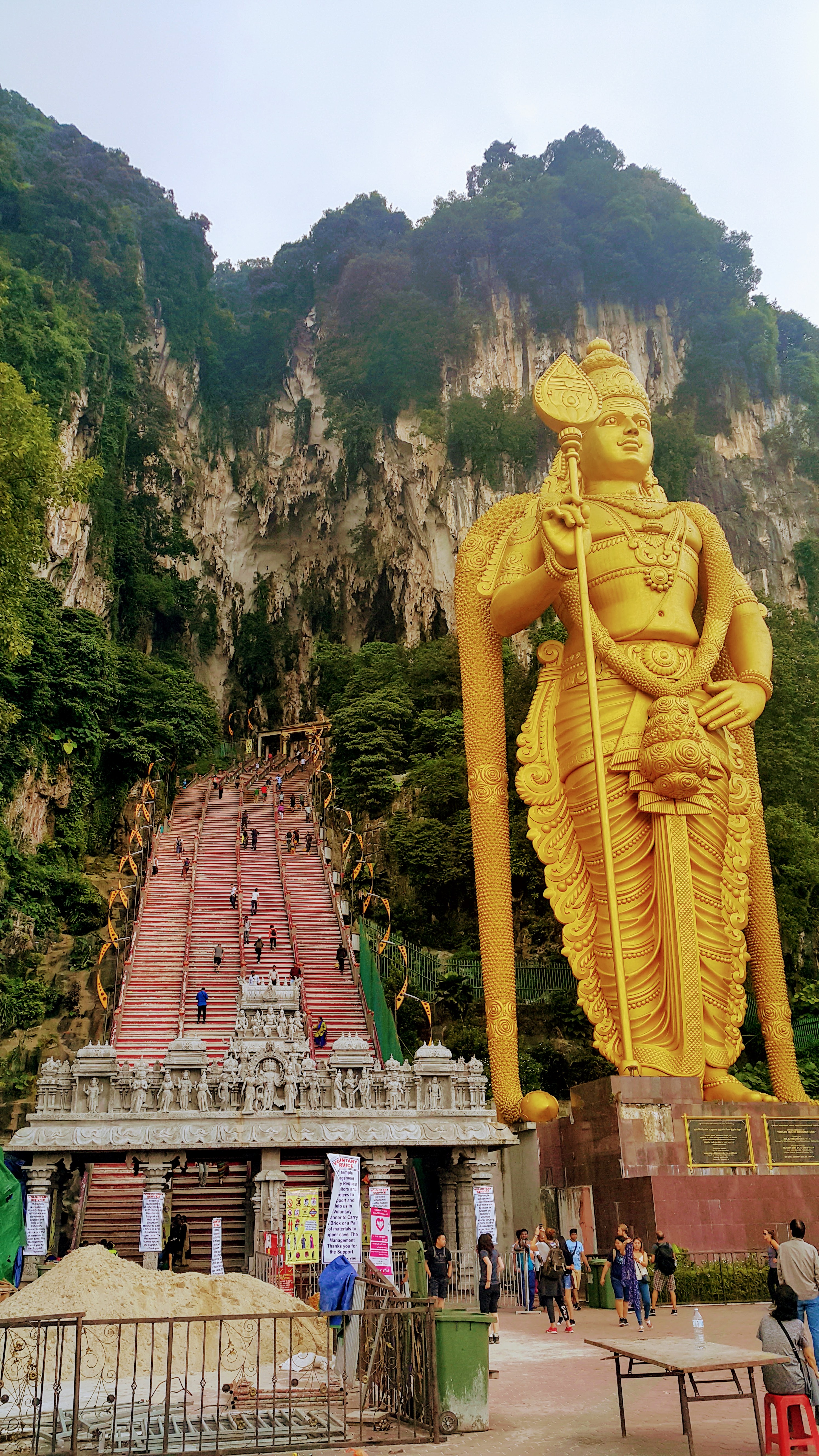 Hindu Mağara Tapınağı'nın Önden Görünüşü