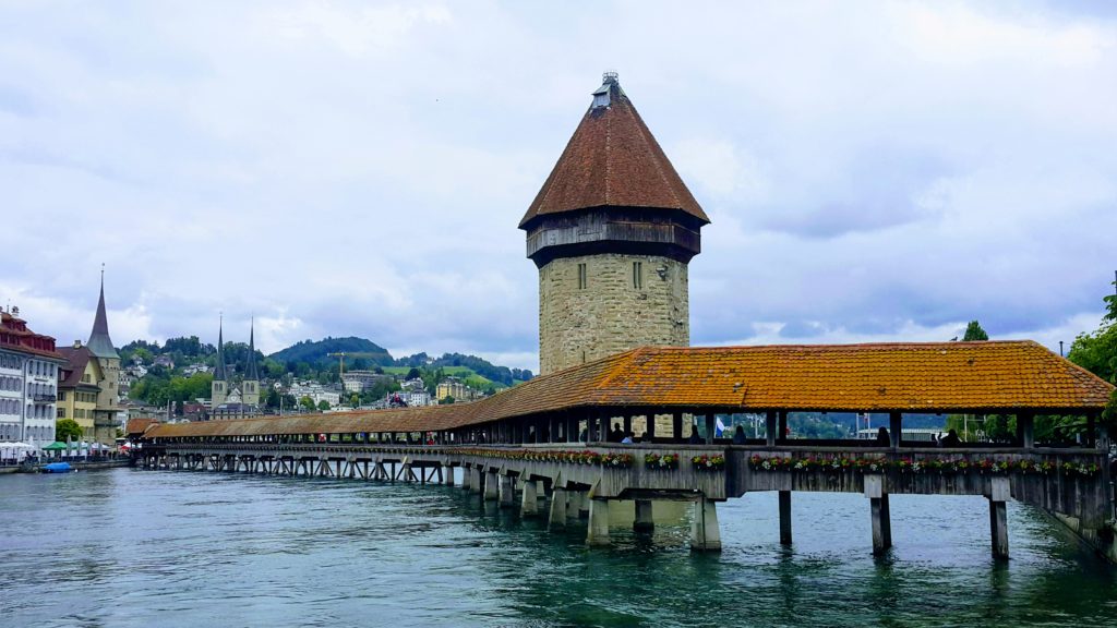 Luzern’de Gezilecek Yerler, Kapellbrücke (Şapel Köprüsü)