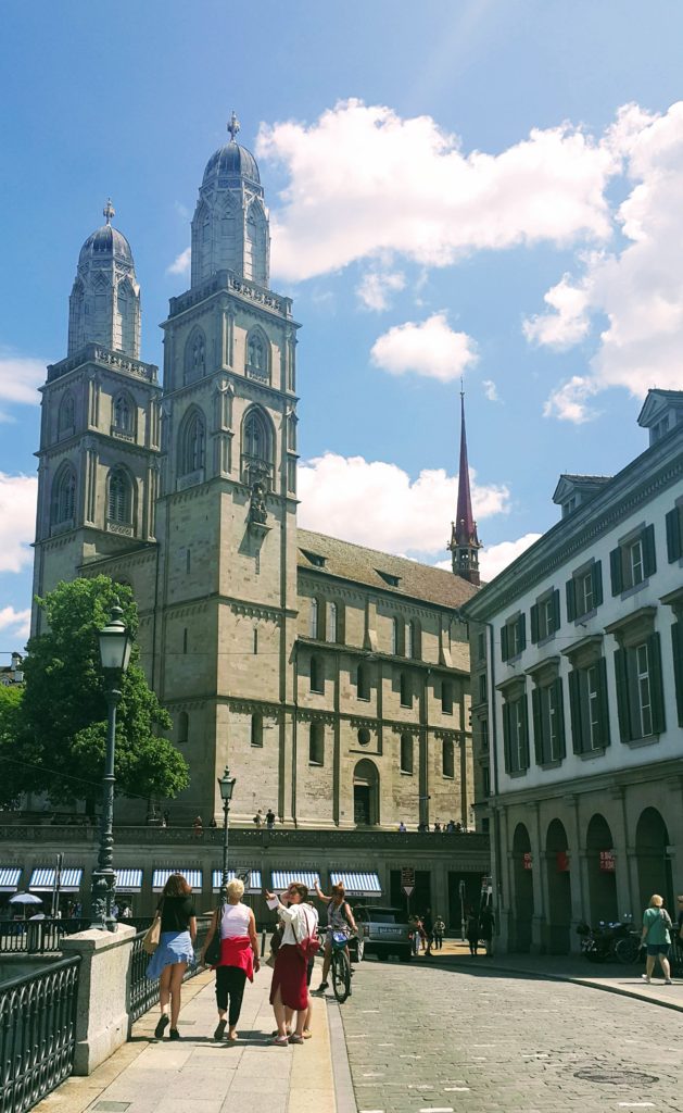 Zürih ’te Gezilecek Yerler; Grossmünster (Protestan Kilisesi)