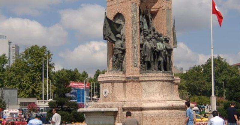 Taksim Cumhuriyet Anıtı