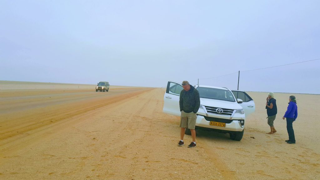 Namibya’nın Uçsuz Bucaksız ve de Ipıssız Çöllerinde Bir Mola Anı
