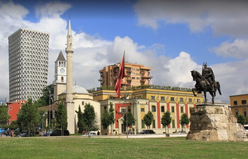 Tiran Şehir Meydanı ve Ethem Bey Cami