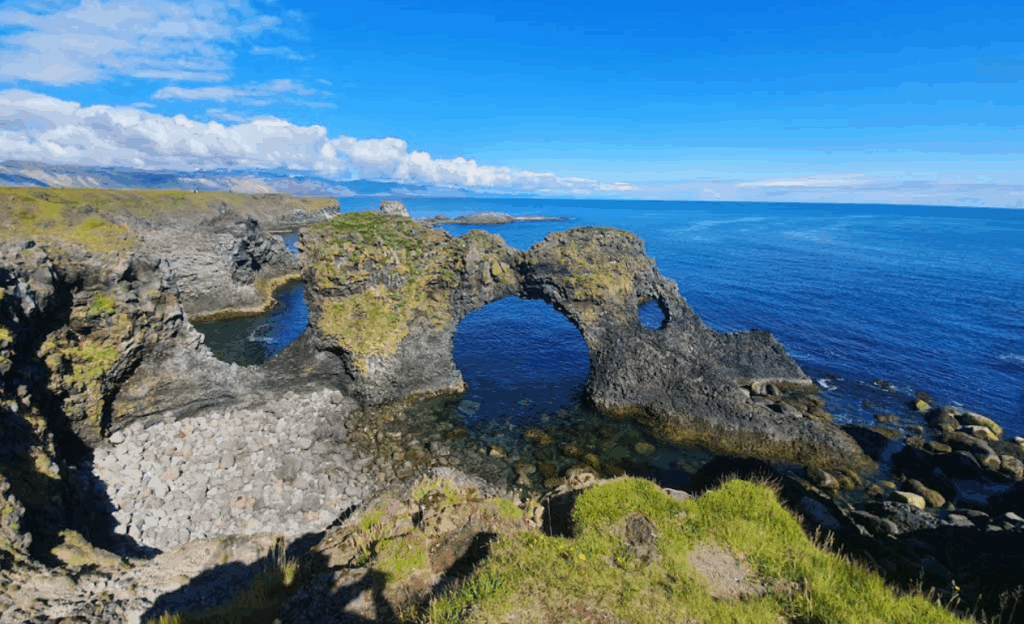İzlanda, Londrangar Sahili