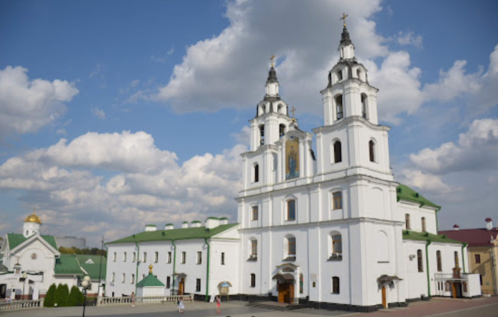 Holly Spirit Katedrali ve Katedral Meydanı, Minsk Gezilecek Yerler