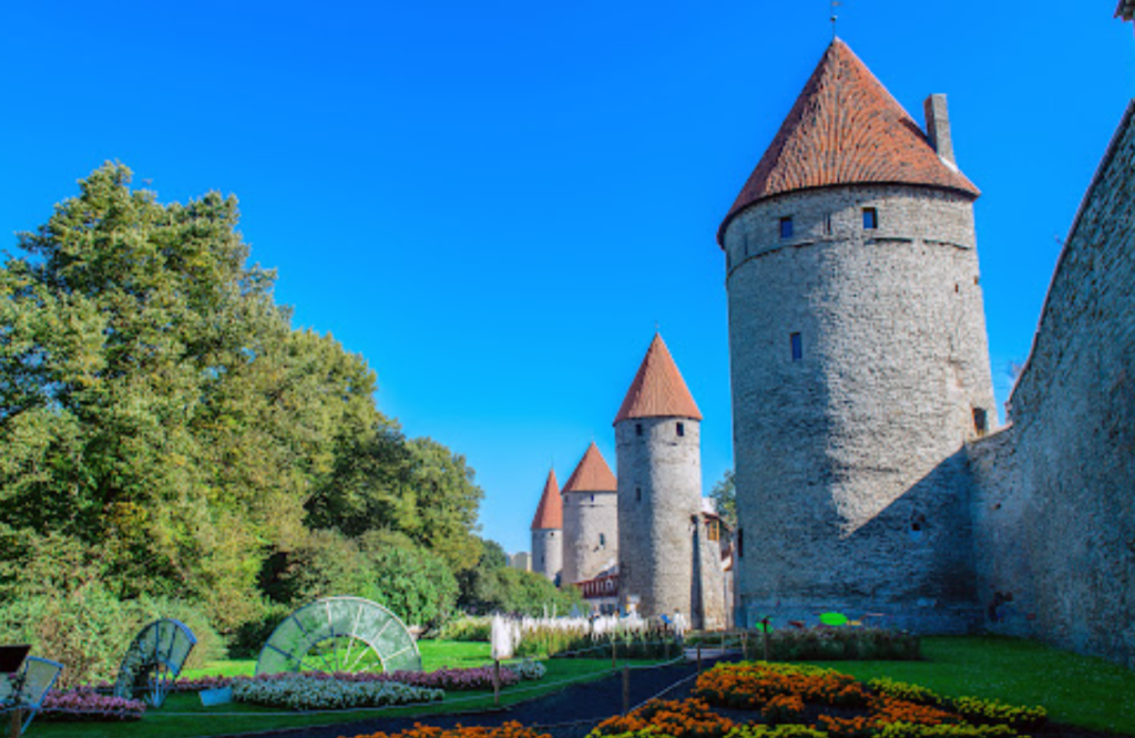 Tallinn Eski Şehir Surları ve Kuleleri