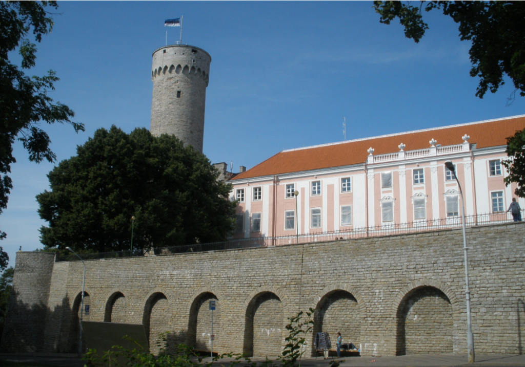 Toompea Kalesi (Parlomento Binası)