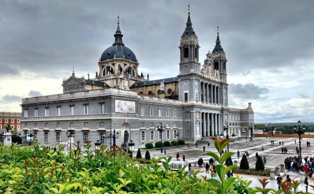 Almudena Katedrali (Catedral de la Almudena)
