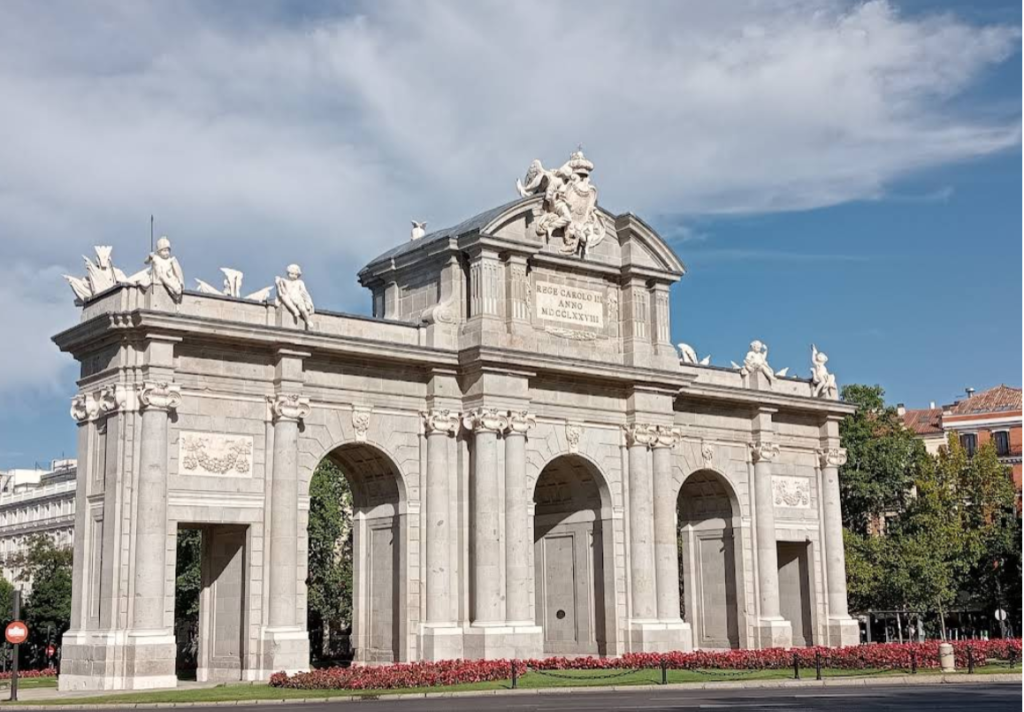 Madrid Gezilecek Yerler, Puerta de Alcala