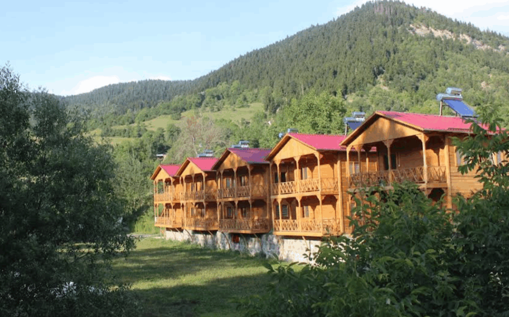 Veliköy'de ahşap mimari ile yapılmış bir otel
