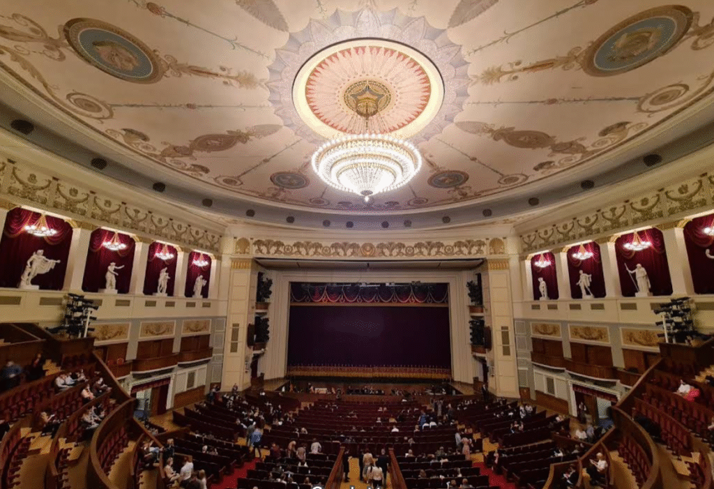 Opera, Bale ve Tiyatro Salonu